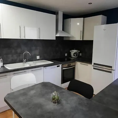 Maison Au Calme Avec Terrasse, Climatise Semesterbostad