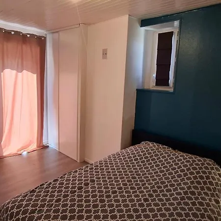 Semesterbostad Maison Au Calme Avec Terrasse, Climatise