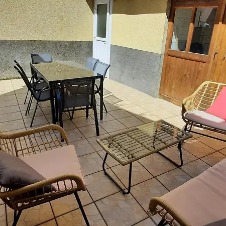 Maison Au Calme Avec Terrasse, Climatise Дом отдыха Vertaizon