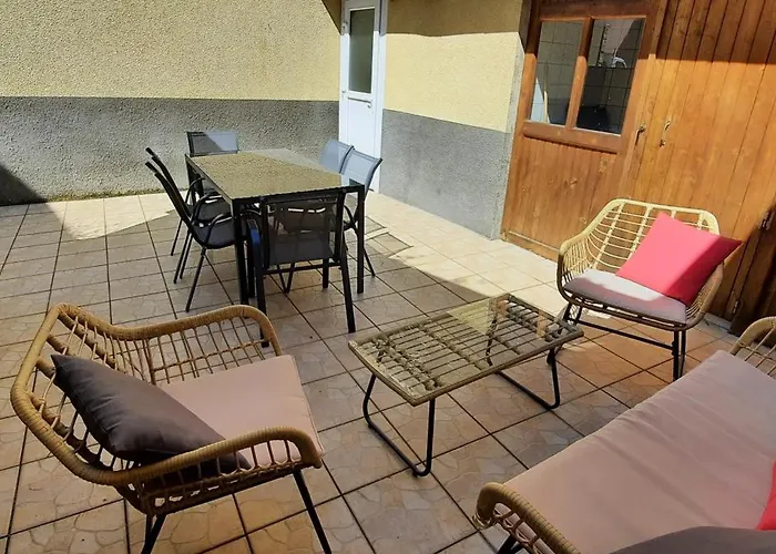 Maison Au Calme Avec Terrasse, Climatise Дом отдыха Vertaizon